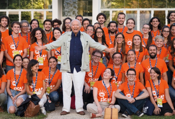 690x469_Q50_p24_Angela